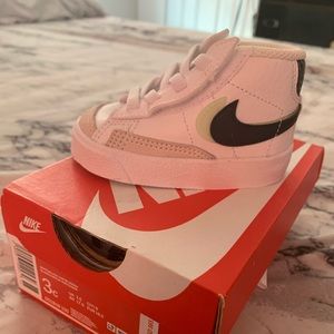 Vapor Green/White/Black Nike Blazer SIZE 3C